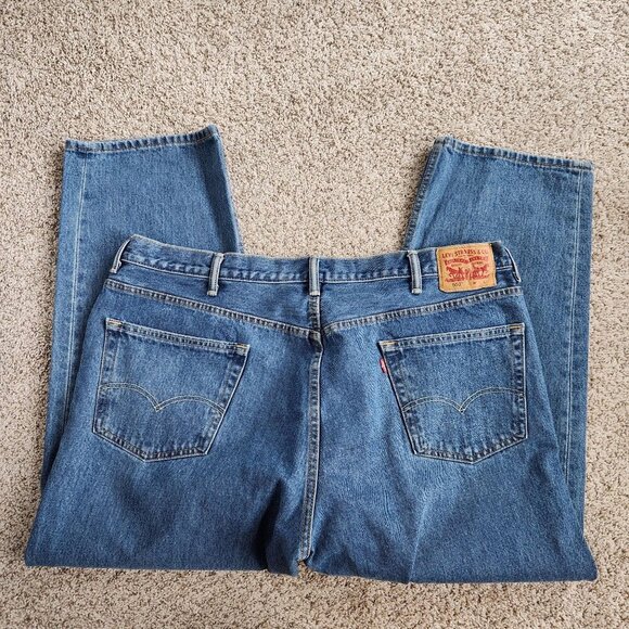 Levi's 550 Relaxed Fit Medium Wash Blue Jeans - Picture 2 of 8